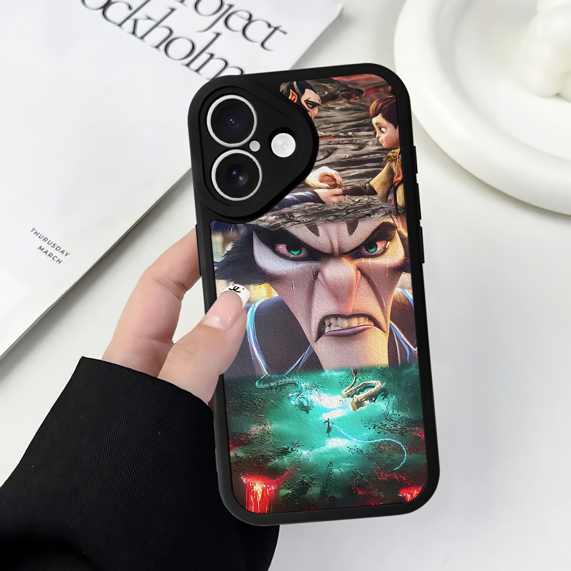 （画像用） Ne Zha 2 ナタ 魔童の大暴れ 【iPhone 16シリーズ対応】シリコンスマホケース（レザー調） 材質：シリコン